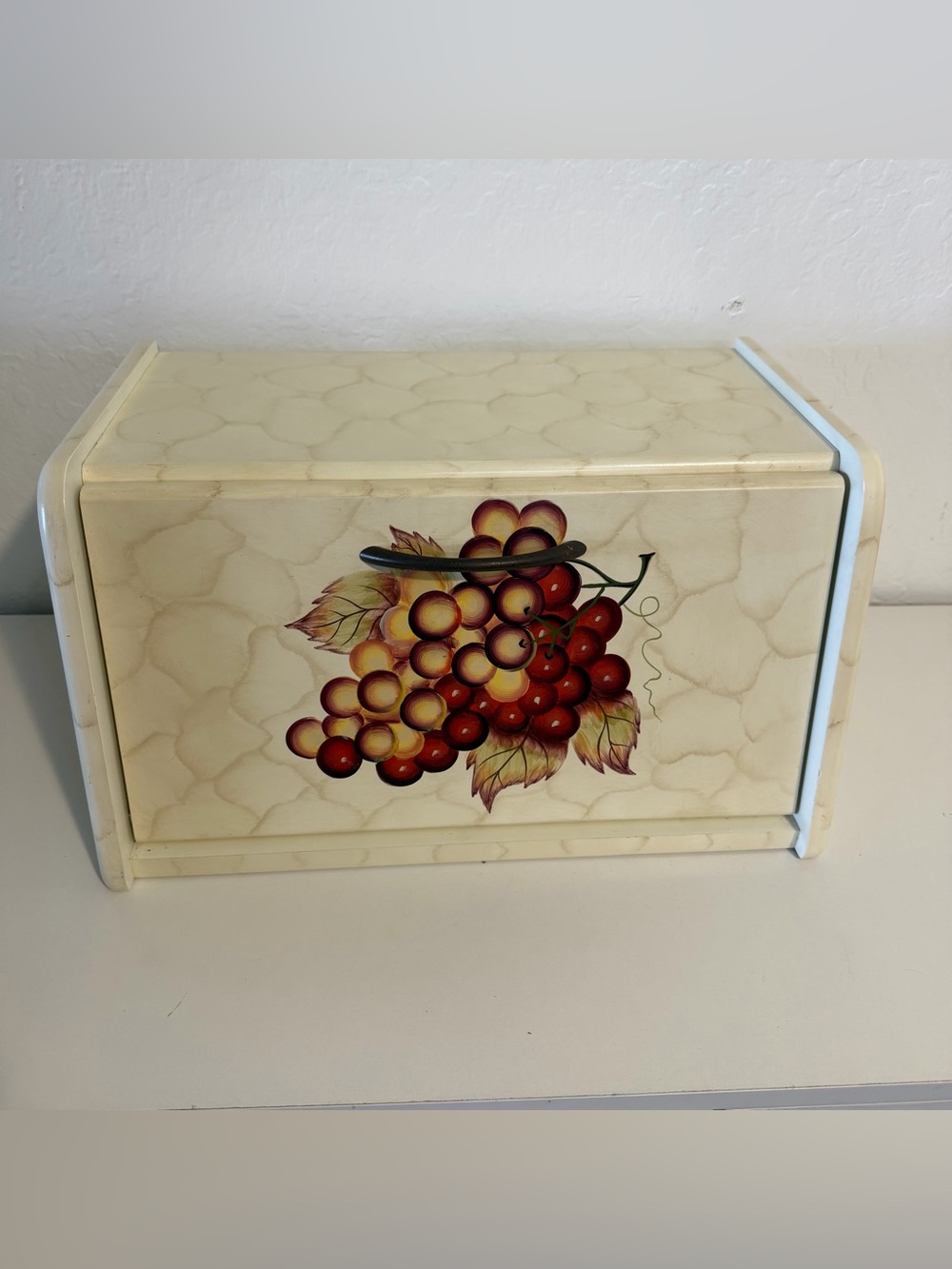 VINTAGE Large 15.5"W  COUNTER TOP WOODEN BREAD BOX WITH TOP OPENING LID .. READ